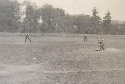 Softball 1945.jpg